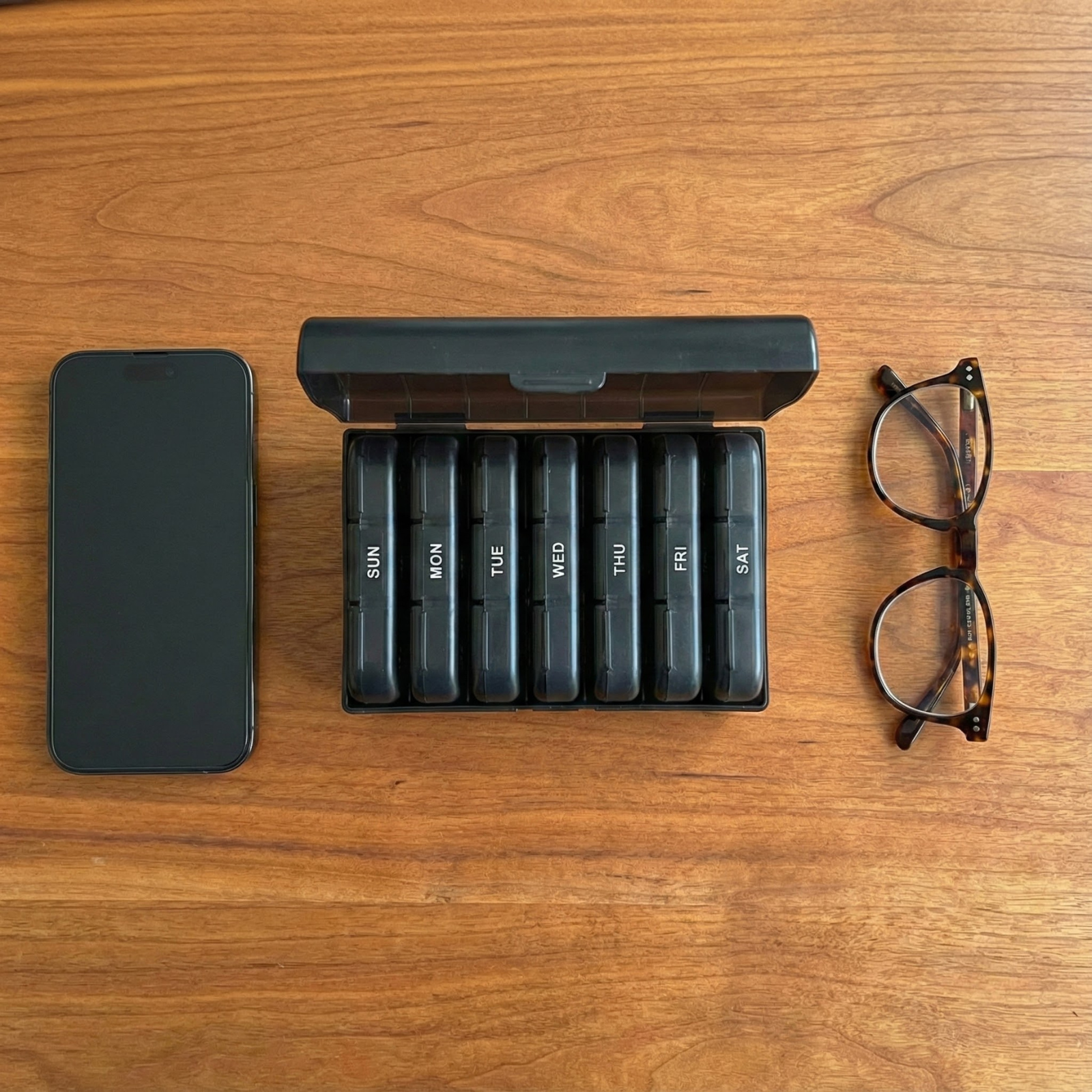 LA LUSH Portable Weekly Pill Organizer – 3 Times a Day Medicine Case - Image 3